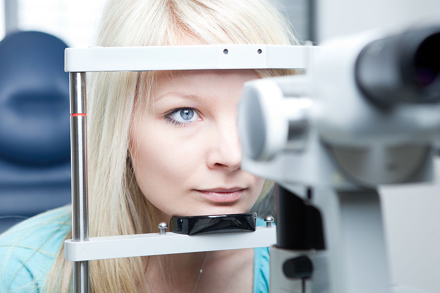 The different tools eye doctors use to help examine patients before LASIK
